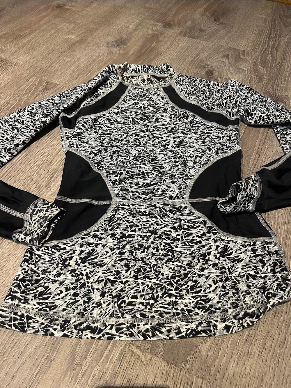 Lululemon rashguard swimsuit top 4 swim Printed Long Sleeve Active Top